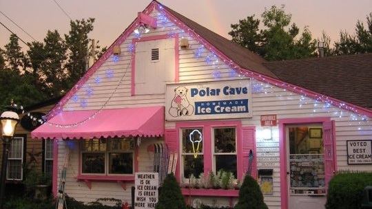 Prodejna zmrzliny Polar Cave Ice Cream Parlour.