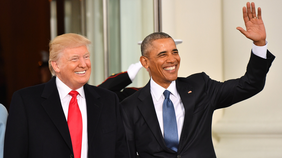 Při prezidentské inauguraci v lednu 2017 se Donald Trump i Barack Obama ještě smáli.