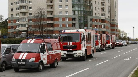 Hasiči zasahují při požáru v ruské nemocnici.