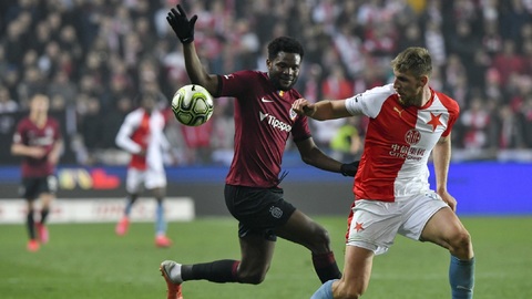 Fotbalové kluby nejvíc mrzí prázdné tribuny.