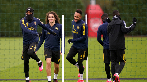 Fotbalisté Arsenalu během tréninku.