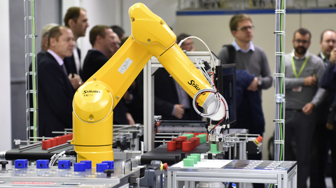 Na Fakultě aplikované informatiky (FAI) Univerzity Tomáše Bati byla 13. listopadu 2019 otevřena nová laboratoř robotických systémů.