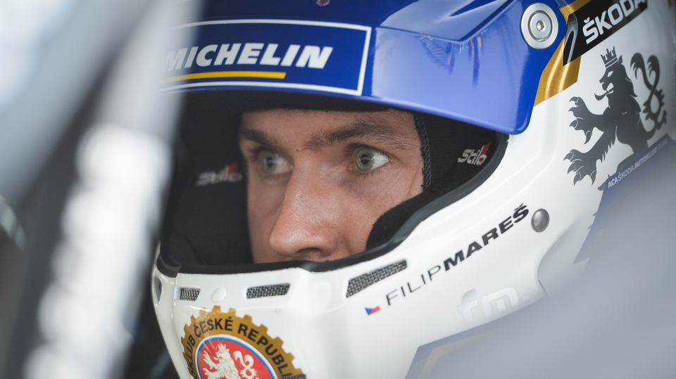 Automobilový jezdec Filip Mareš.