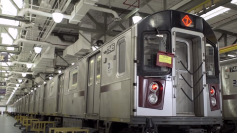 Metro v New Yorku testuje ultrafialové světlo proti koronaviru