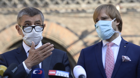 Premiér Andrej Babiš (vlevo) a ministr zdravotnictví Adam Vojtěch.