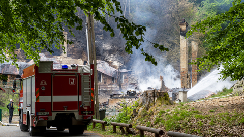 Požár dvou historických chat.