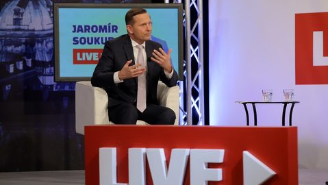 Jaromír Soukup: Vysvědčení pro vládu. Radost mít nebude.