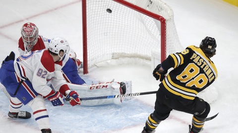 David Pastrňák překonal Careyho Price z Montrealu.