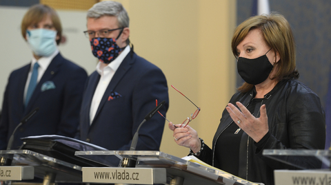 Ministryně financí Alena Schillerová, ministr průmyslu Karel Havlíček a ministr zdravotnictví Adam Vojtěch (vlevo).