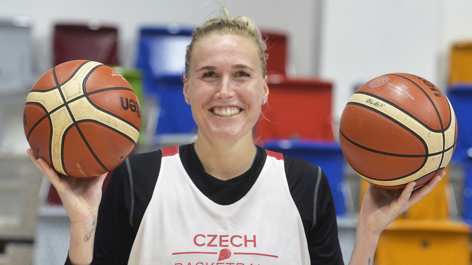 Pivotka Štěpánová.