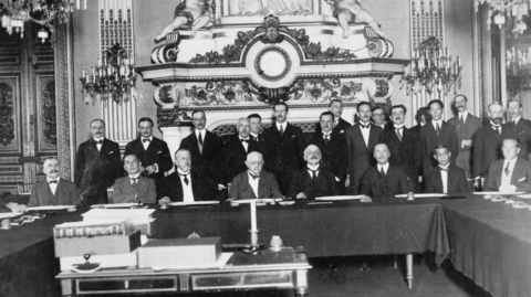 Pohled do sálu při ratifikaci Trianonské dohody mezi spojenci a Maďarskem.