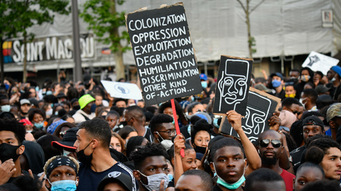 Lidé na různých koncích zeměkoule protestují proti rasismu, Paříž (ilustrační foto).