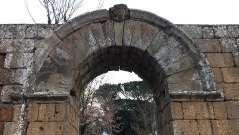 Vstupní brána do města.