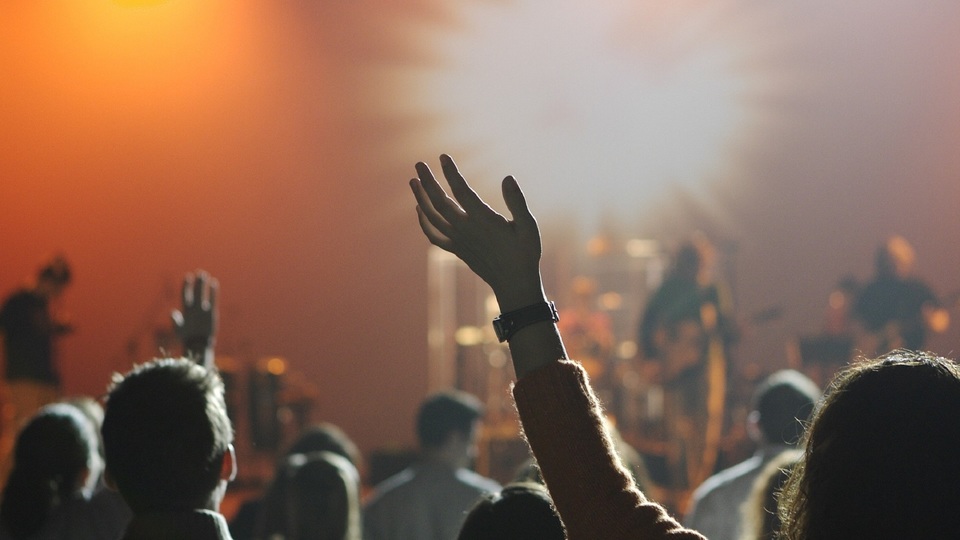 Festival Mezi ploty se uskuteční online.