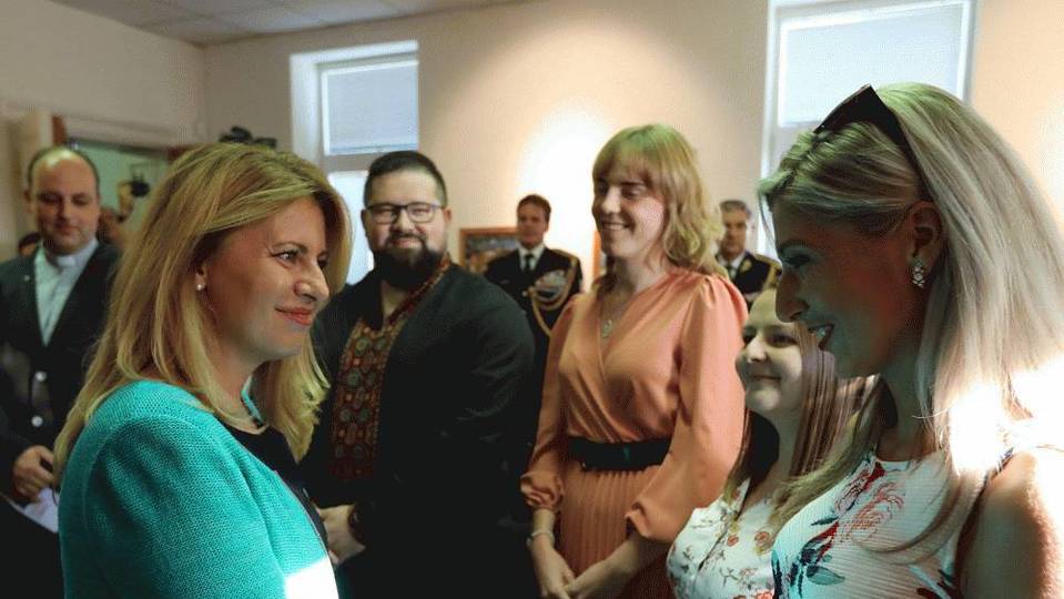 Zuzana Čaputová (vlevo).