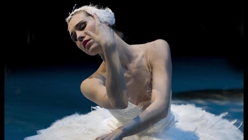 Nikola Márová jako Odetta v Labutím jezeře na prknech Národního divadla.