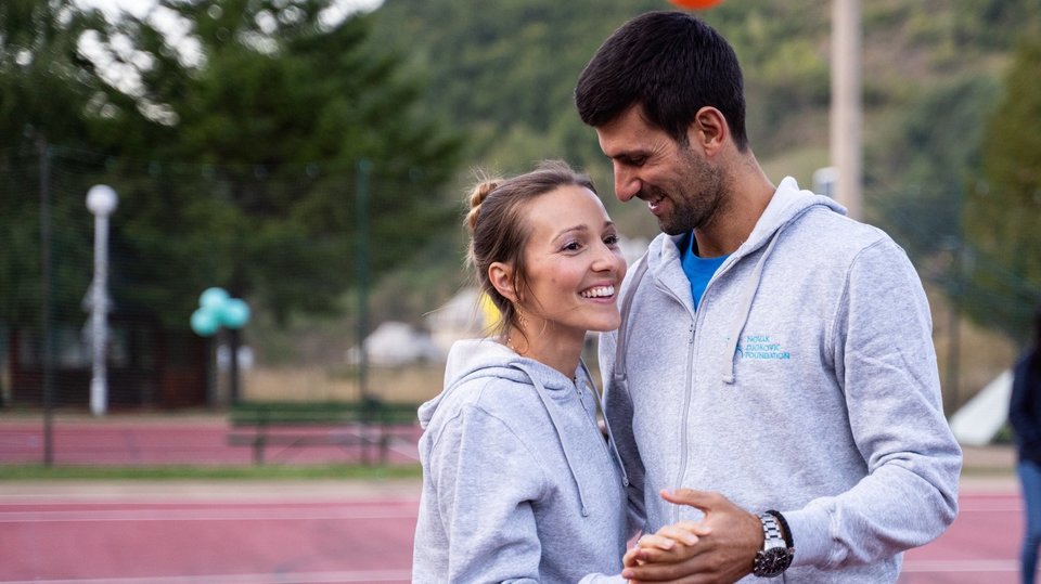 Světová tenisová jednička Novak Djokovič s manželkou.