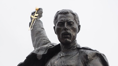 Socha frontmana skupiny Queen Freddieho Mercuryho.