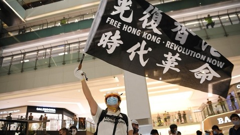 Protestující v Hongkongu.