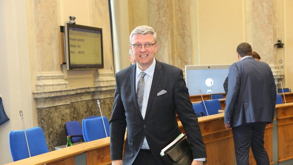 Vicepremiér a ministr průmyslu a obchodu Karel Havlíček (za ANO).