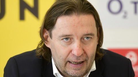 Předseda Ligové fotbalové asociace Dušan Svoboda.