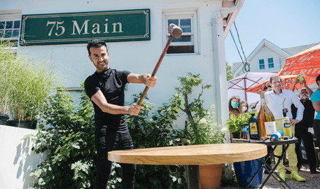 Majitel newyorské restaurace 75 Main Zach Erdem.