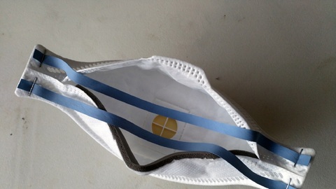 O nanoroušky a respirátory je opět zvýšený zájem.