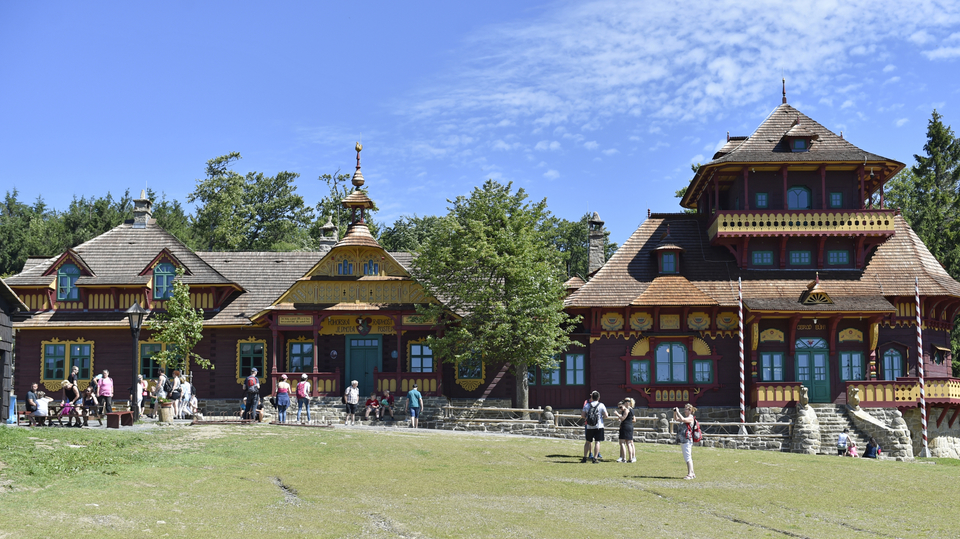 Na Pustevnách v Beskydech dokončili obnovu chaty Libušín.