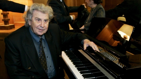 Řecký skladatel Mikis Teodorakis.