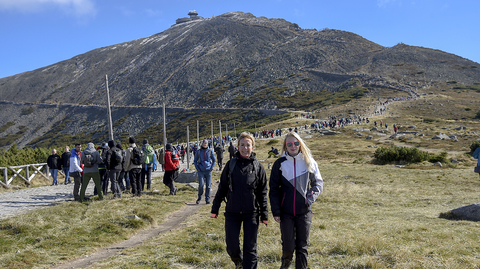 Lidé pod Sněžkou.