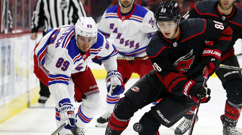 Český útočník Martin Nečas v akci. 