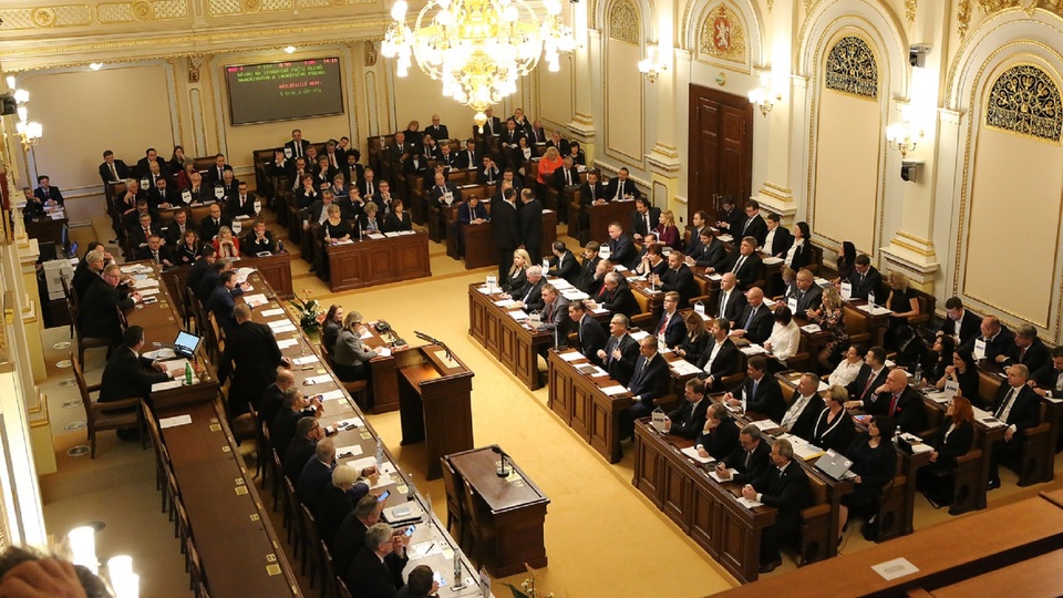 Sněmovna se zatím nechystá omezovat vstup veřejnosti.