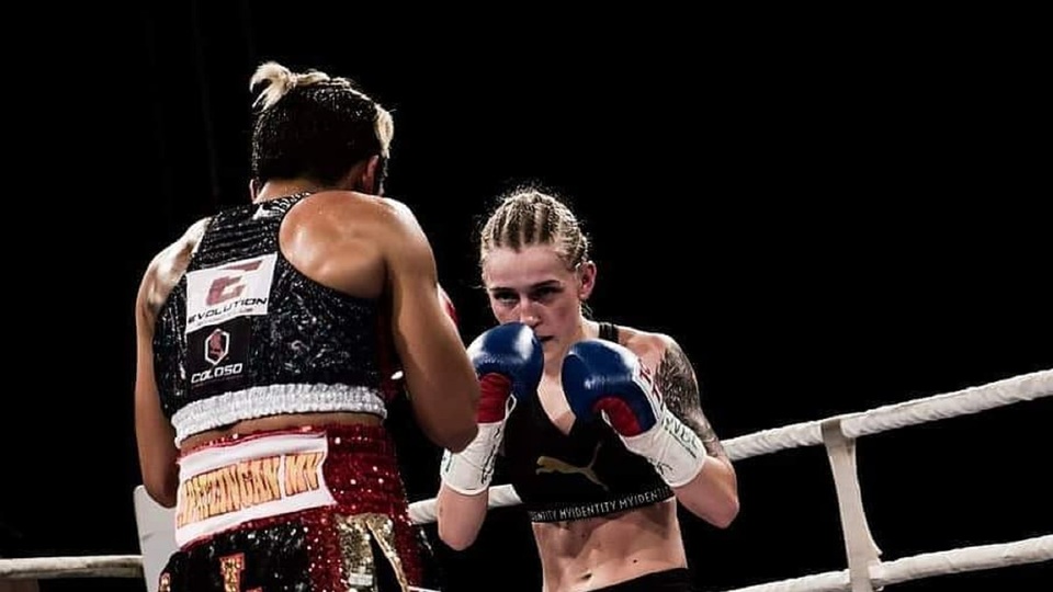 Boxerka Bytyqi se vrací do ringu.