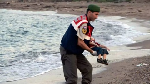 Před pěti lety dojal Evropu snímek utonulého syrského uprchlíka.