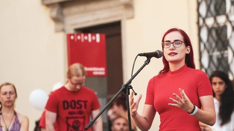 Europoslanci vyzývají EU, aby se postavila za Česko proti výrokům z Číny. 