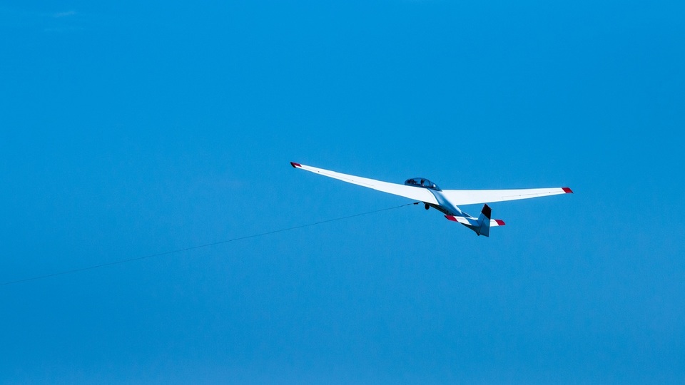 Zájem o letenky po krizi roste, Češi jsou však opatrní.