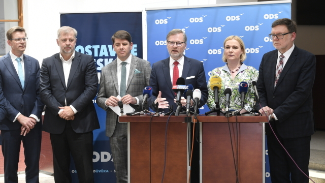 Zleva místopředseda ODS Martin Kupka, poslanci Petr Bendl, Jan Skopeček, předseda ODS Petr Fiala, poslankyně Jana Černochová a předseda poslaneckého klubu ODS Zbyněk Stanjura.