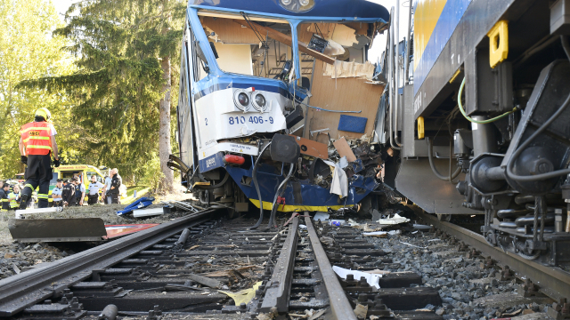 Srážka vlaků u Kdyně si vyžádala přes 20 zraněných.