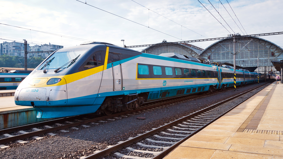 Vlak Pendolino Českých drah. 