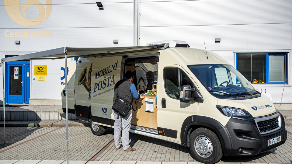 Česká pošta a její nová mobilní pobočka. 