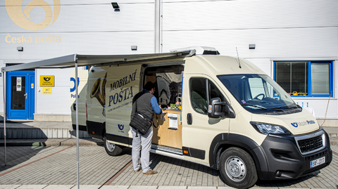 Česká pošta a její nová mobilní pobočka. 