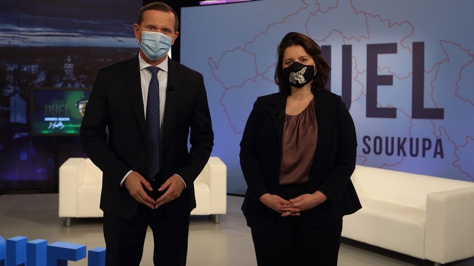 Moderátor pořadu Jaromír Soukup a ministryně práce a sociálních věcí Jana Maláčová.