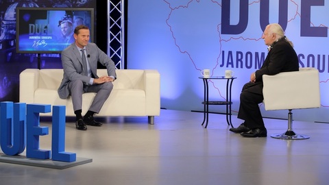 Moderátor pořadu Jaromír Soukup a výtvarník Milan Knížák.