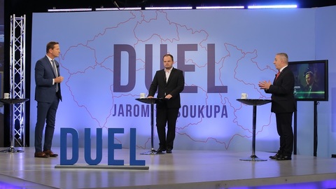 Moderátor pořadu Jaromír Soukup se svými hosty.