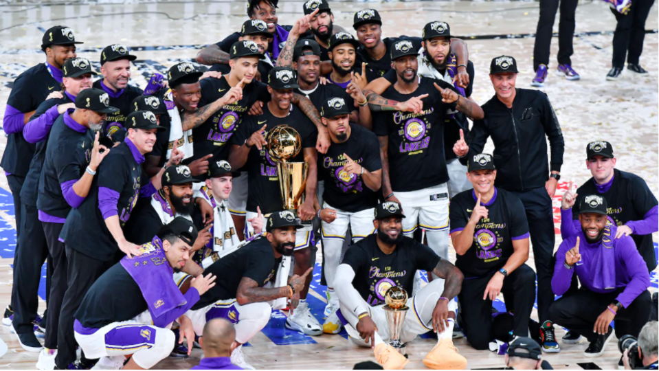 Basketbalisté Los Angeles Lakers slaví titul.