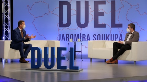 Moderátor Jaromír Soukup s europoslancem Jiřím Pospíšilem (TOP 09).