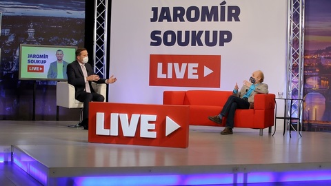 Moderátor pořadu Jaromír Soukup a profesor ekologie Jaroslav Flegr.