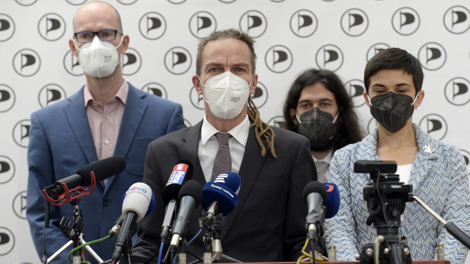 S vysvětlením premiéra Babiše nejsou spokojeni ani Piráti.