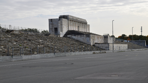 Monumentální tribuna v Norimberku.