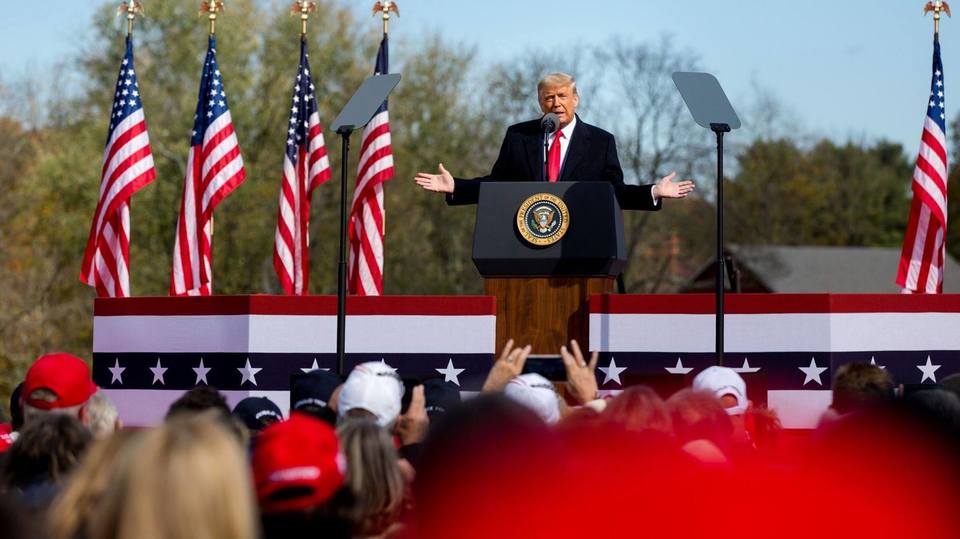 Americký prezident Donald Trump promlouvá ke svým příznivcům. 